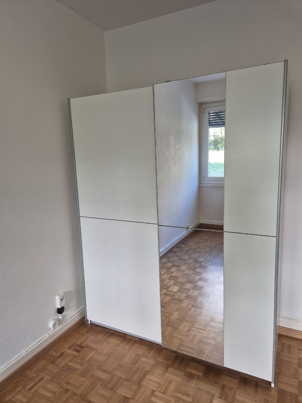 Conforama Armadi: Armoire blanche 2 portes – Usato da Lausanne venduto da oke_8bdr