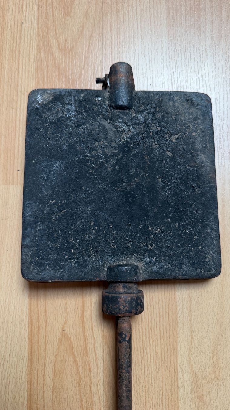 Moules à gâteaux: Bretzeleisen mit 8 Schweizer Motiven, 01.August – D'occasion à Thun par BanjoDan 1