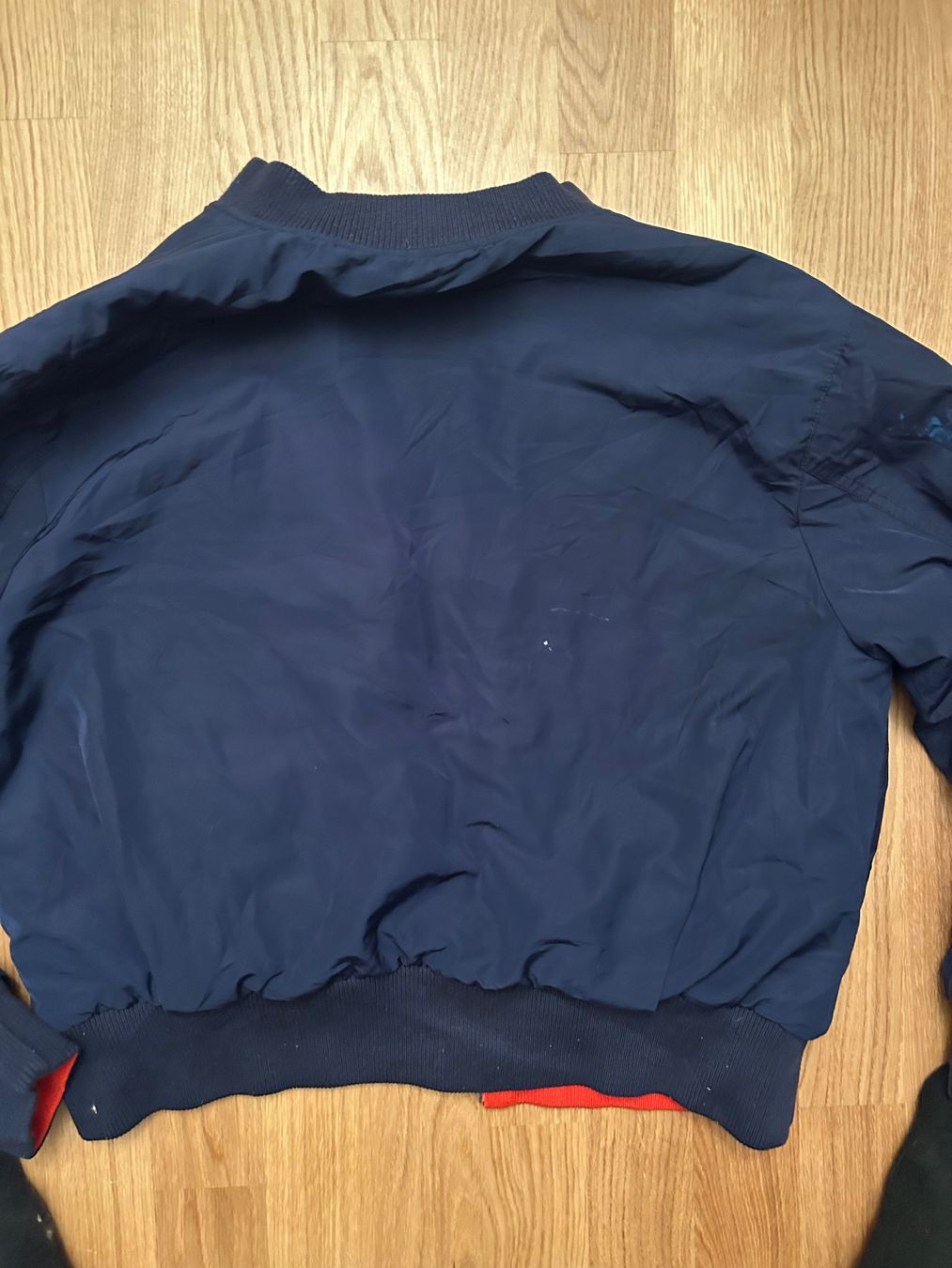 Lacoste Giacche: Lacoste Bomberjacke Rot/Dunkelblau Grösse M – Usato da Luzern venduto da ThrowbackVintage 5