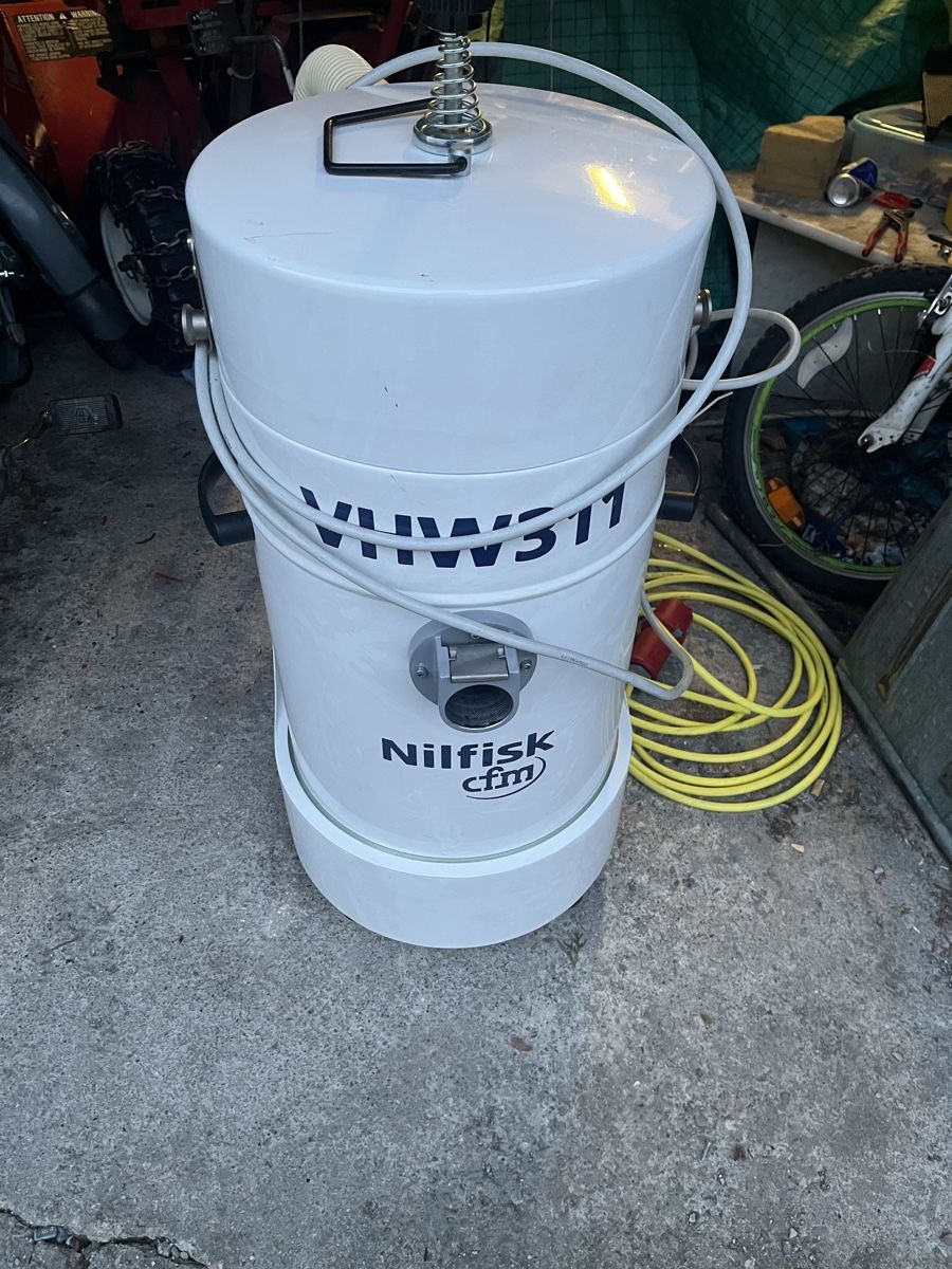 Nilfisk Aspirapolveri & Accessori: Industriesauger Nilfisk vhw311 – Usato da Walenstadt venduto da Fresh-2016 1