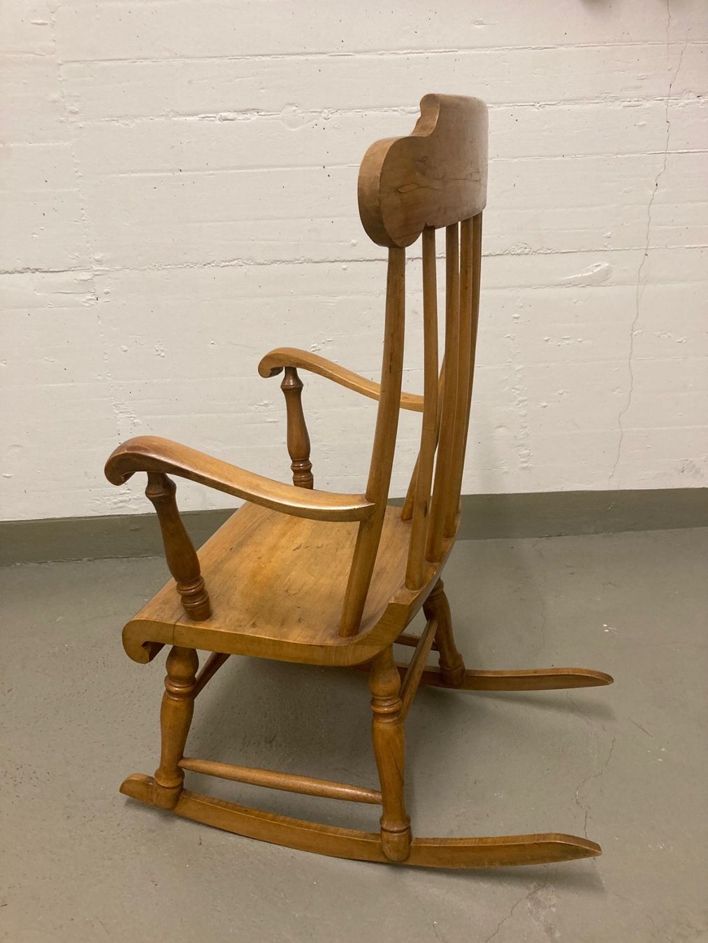 Sedie: Kinderschaukelstuhl aus Holz – Usato da Basel venduto da JBucher01 1