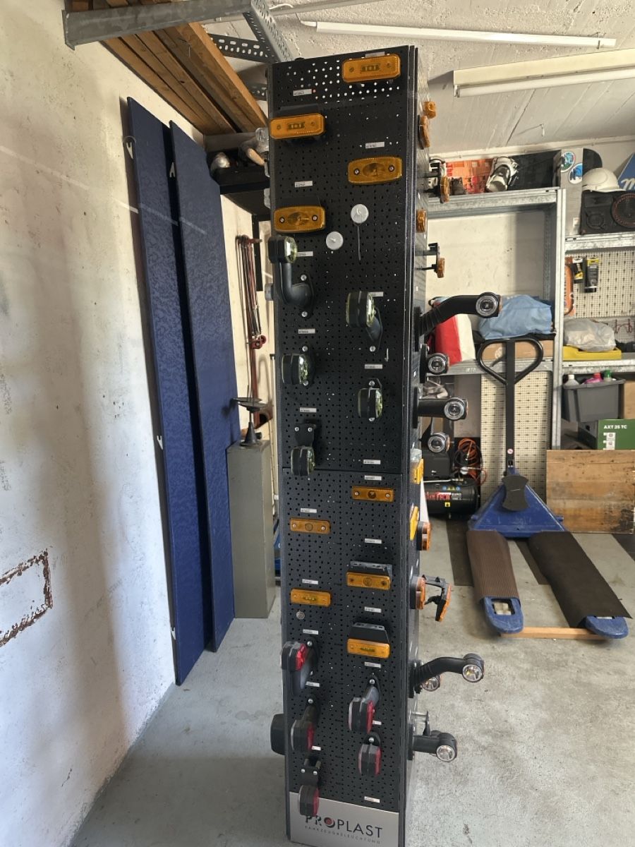 Altro in Decorazioni & Accessori: Proplast display rack with vehicle lights used – Usato da Elsau venduto da MANWITHVAN 1