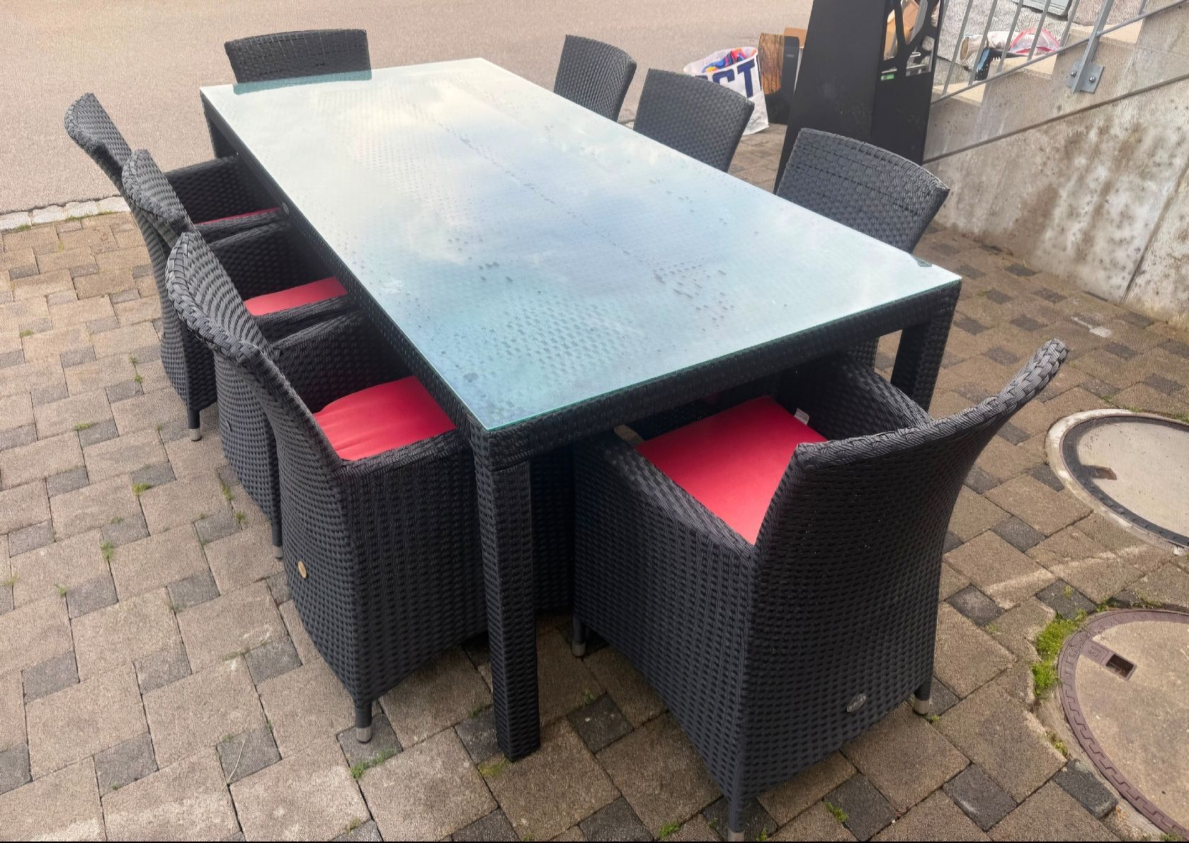 Viplounge Set di tavolo e panche: Gartentisch mit 8 Stühlen Rattangeflecht Glasplatte – Usato da Trimbach venduto da dia_nv9g