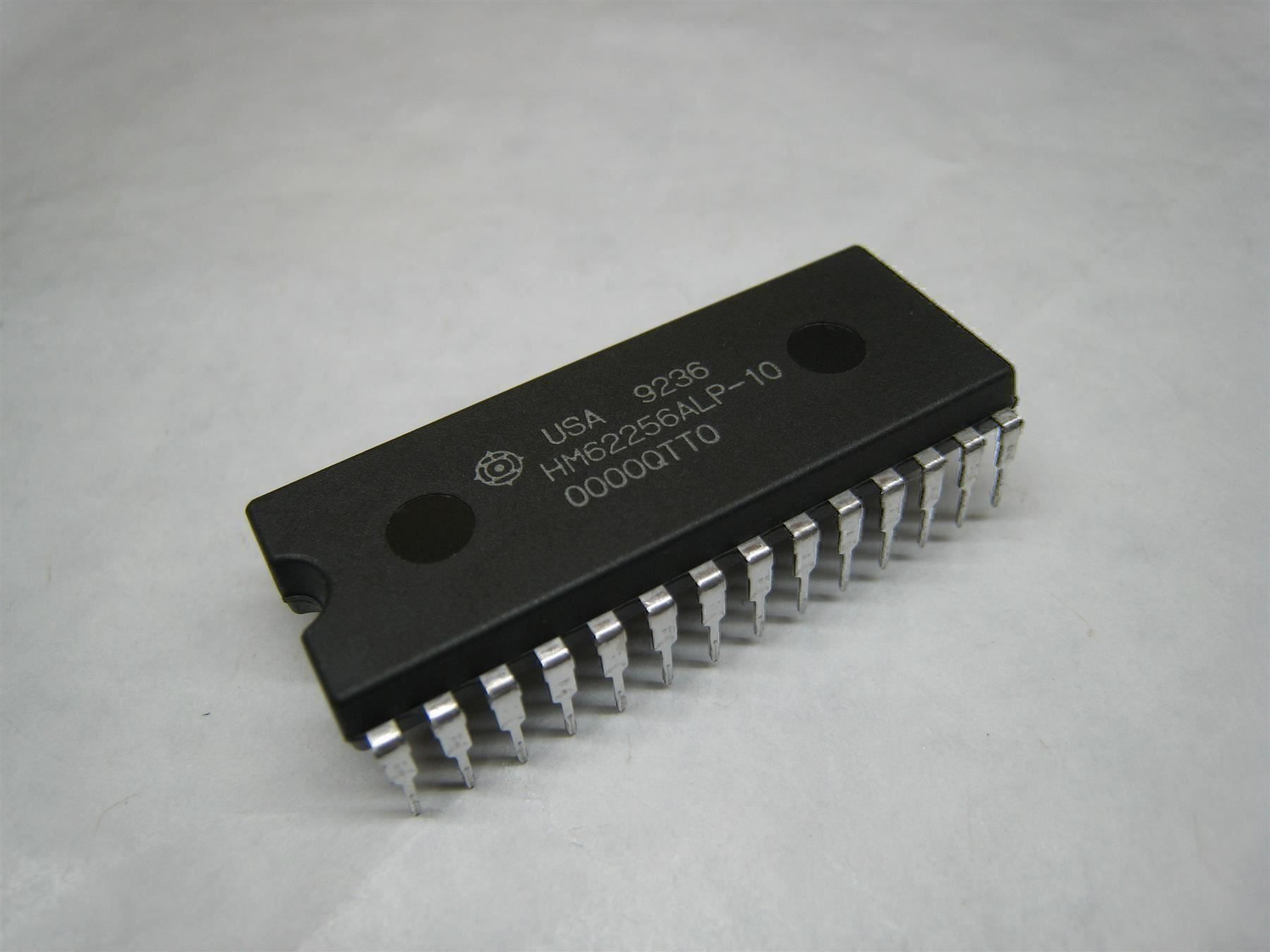 Elektronikbauteile: *****  CMOS Static RAM HM62256    ***** – Neu und originalverpackt aus Villaz-St-Pierre von Ubid
