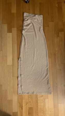 Kleid Stradivarius Beige 