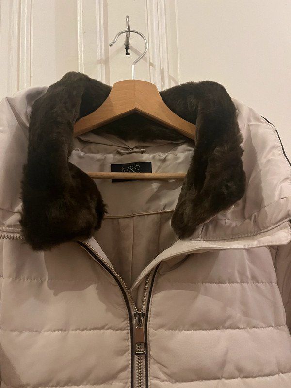 Vestes: M&S Winter Jacket with fur collar – D'occasion à Genève par toandfrom 4