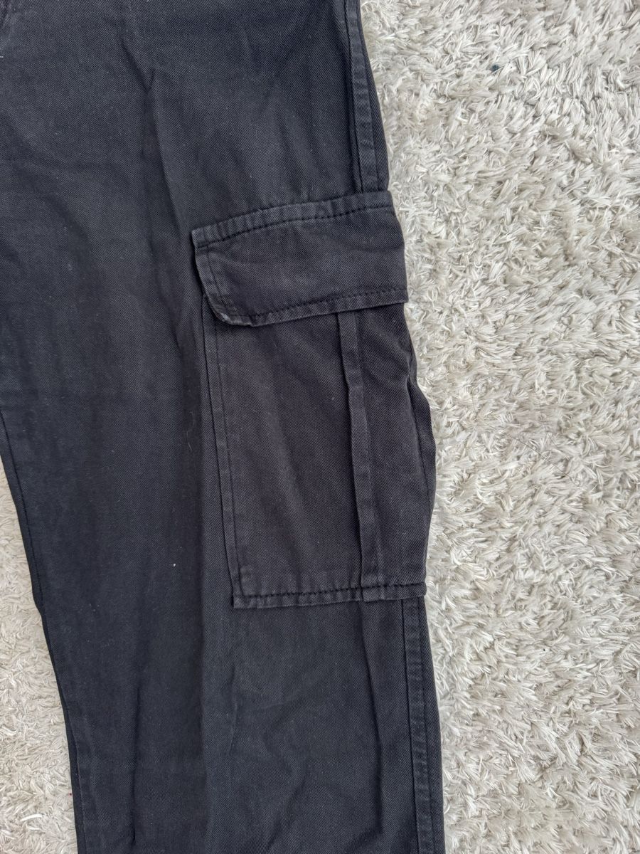 Stradivarius Pantaloni: Schwarze Cargo Hose von Stradivarius, Gr. 38 – Usato da Gächlingen venduto da anjuli_123 1