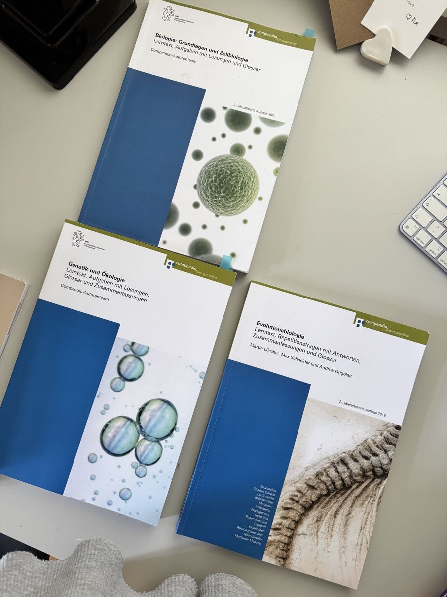 Libri: Biologie 3 Bücher Compendio – Usato da Zürich venduto da cha_zf9f