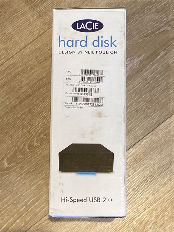 Lacie Dischi rigidi: LaCie Externe Festplatte - Design by Poulton- 1 TB - USB 2.0 – Nuovo e nell'imballaggio originale da Herisau venduto da binguti 1