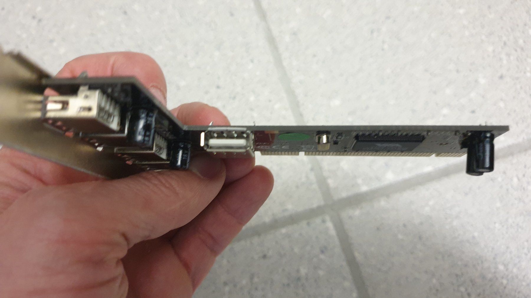 Lecteurs & Adaptateurs: Karte mit 5 USB-Anschlüssen – D'occasion à Stäfa par Supertramp73 4