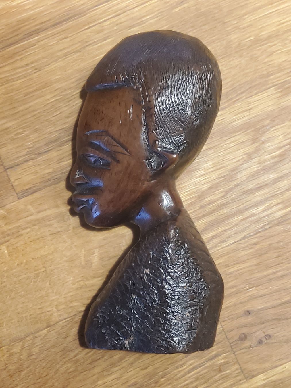 Statuette: Afrikanische Holzfigur – Usato da Bauma venduto da Sun1973