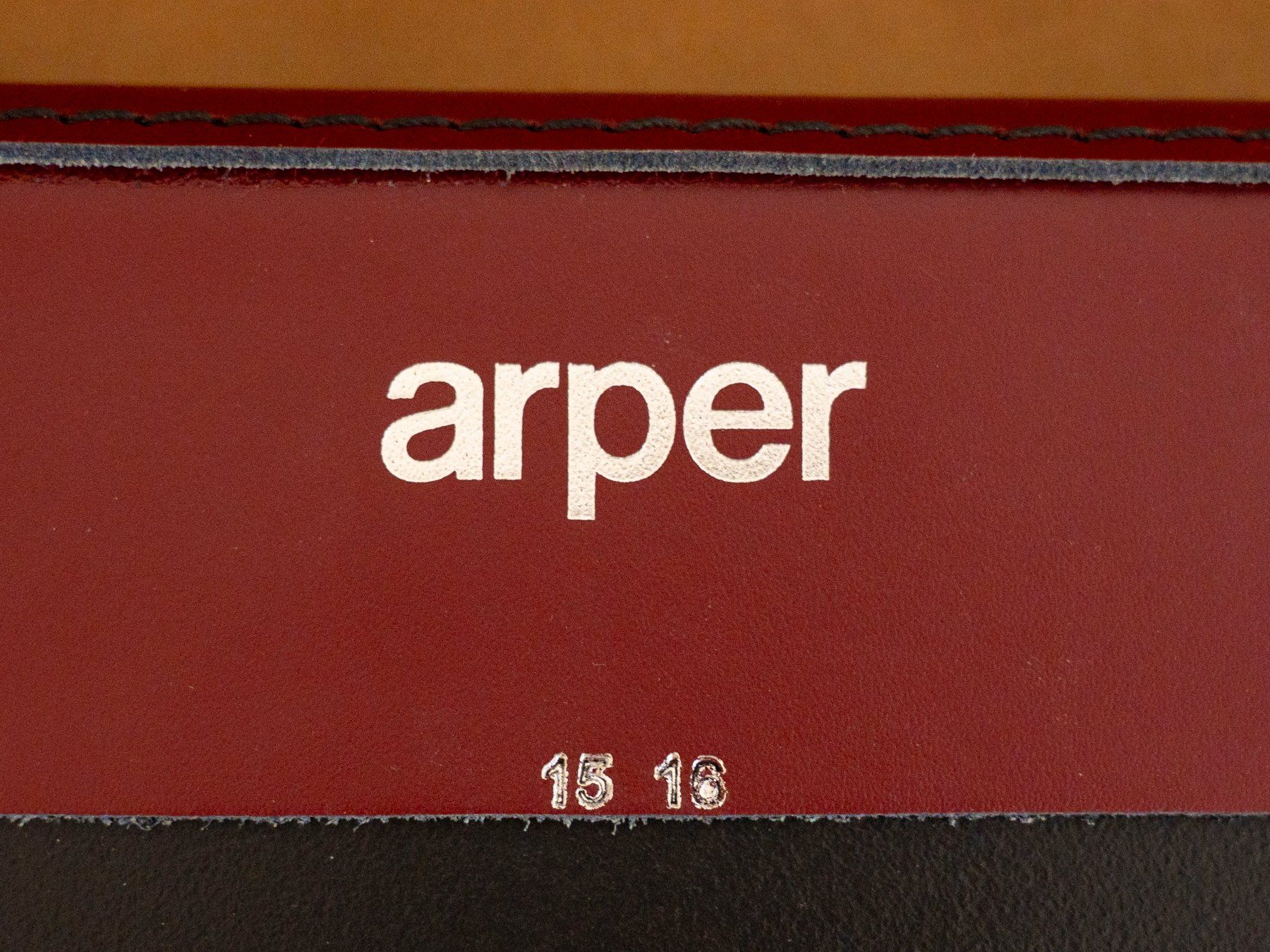 Arper Hocker: Barhocker Echtleder Burgunderrot Arper – Gebraucht aus Riehen von eho_r2m6 2