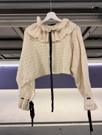 Zara Strickpullover weiss mit Kragen