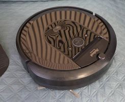 iRobot Roomba i7+ mit Clean Base Absaugstation + Ersatzteile