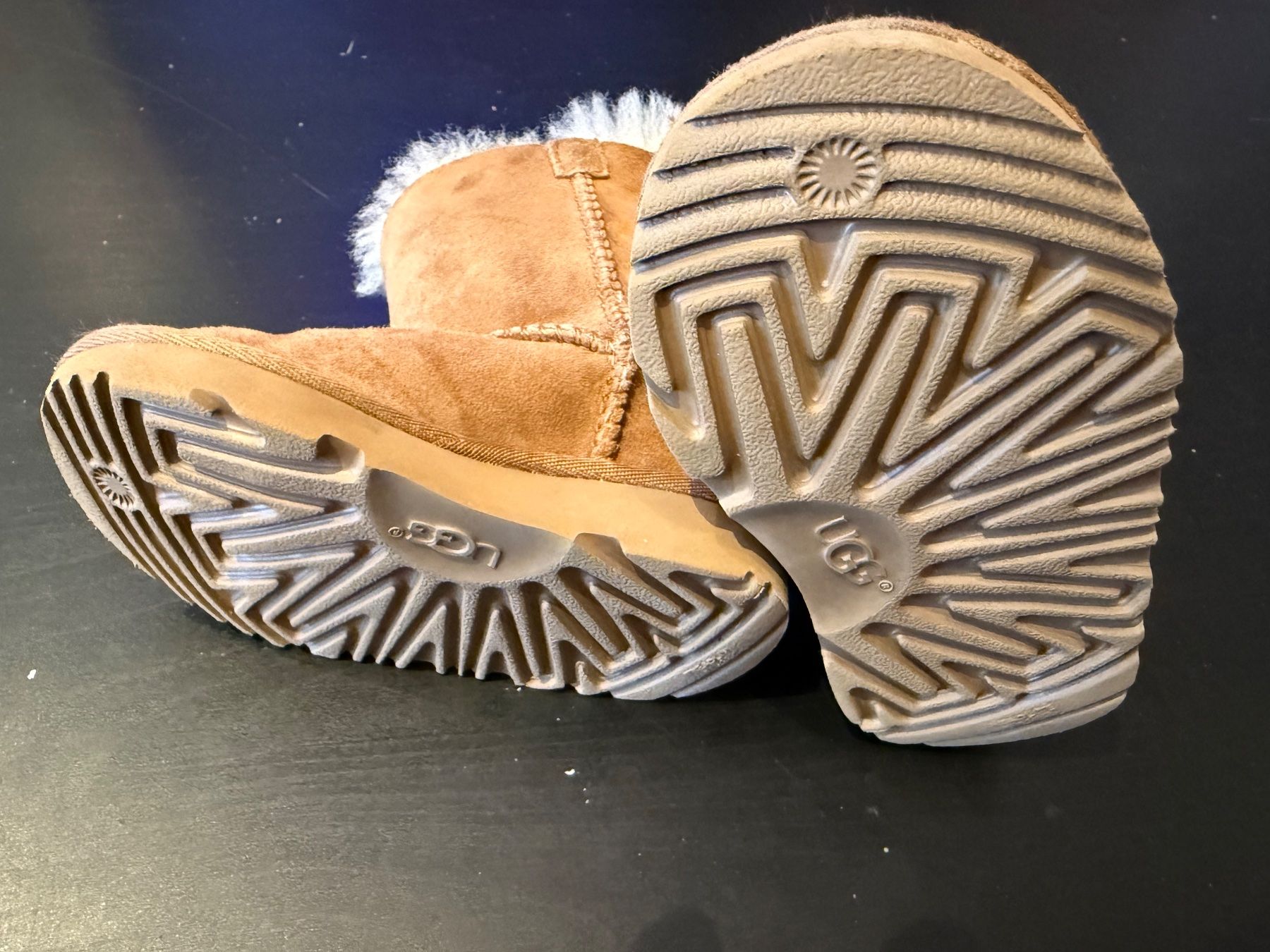 Ugg Chaussures garçon: UGG enfant – Neuf (Voir description) à Avully par MAXI_PLANE 1