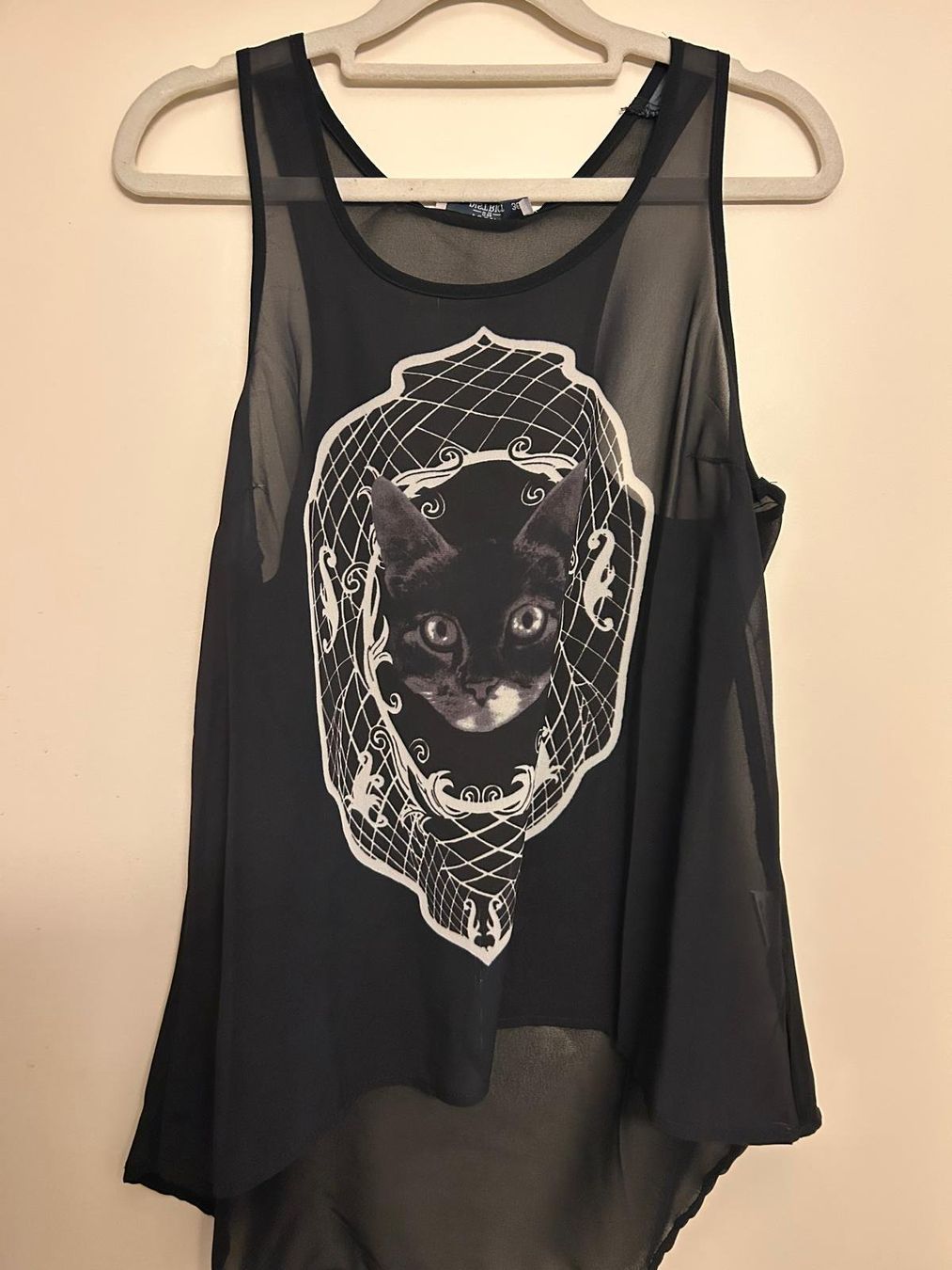 Top: Haut chat noir Young District, taille 36. – Usato da Genève venduto da lapoucha 4