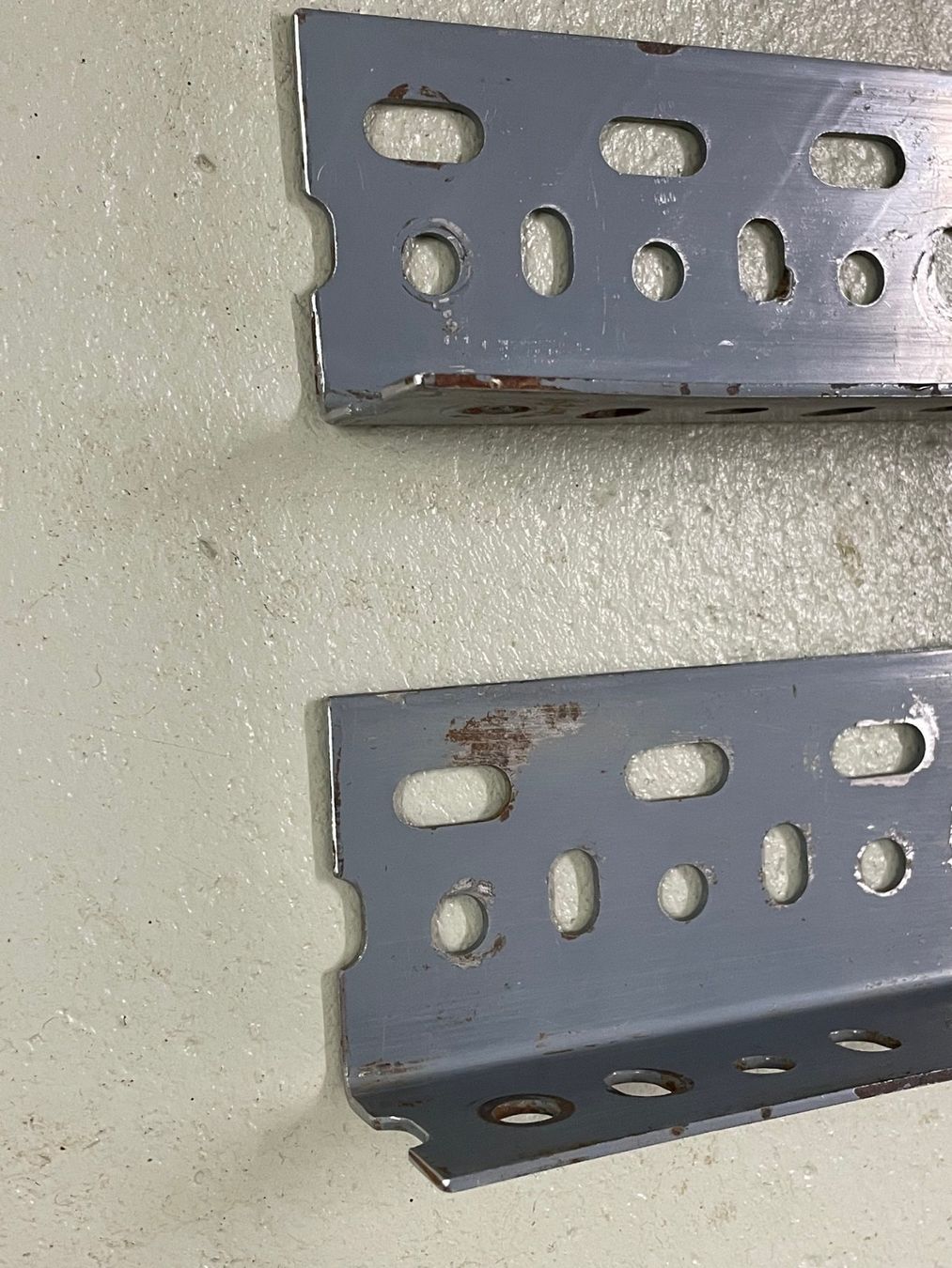 Profile: 2 WINKELEISEN MIT BOHRUNGEN/LANGLOCH – Gebraucht aus schaffhausen von gka_96cv 5