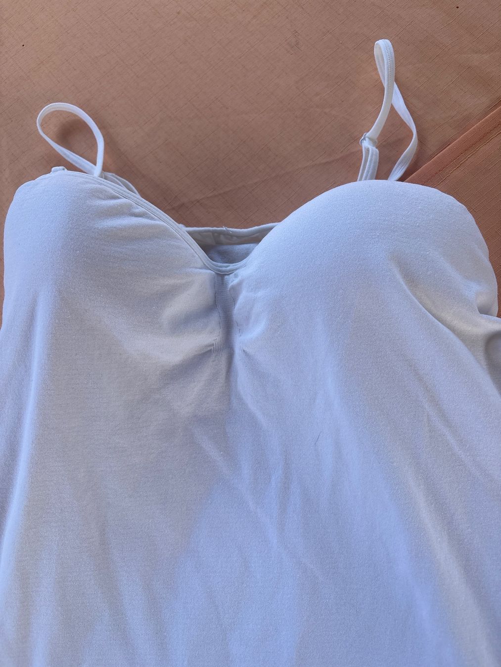 Tops: Weisses Sommertop mit Spaghettiträgern, Grösse S – Gebraucht aus Andwil SG von schmei 1