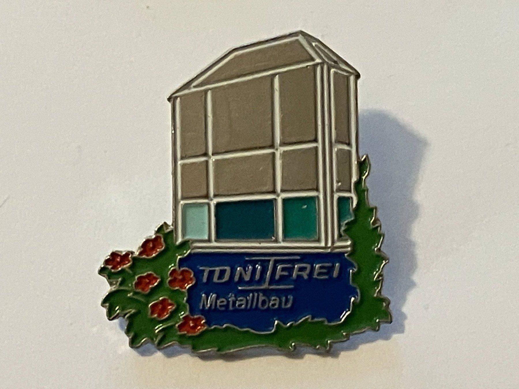 Plaquettes & Badges: 1 Pin Toni Frei Metallbau – D'occasion à Basel par djwwpp