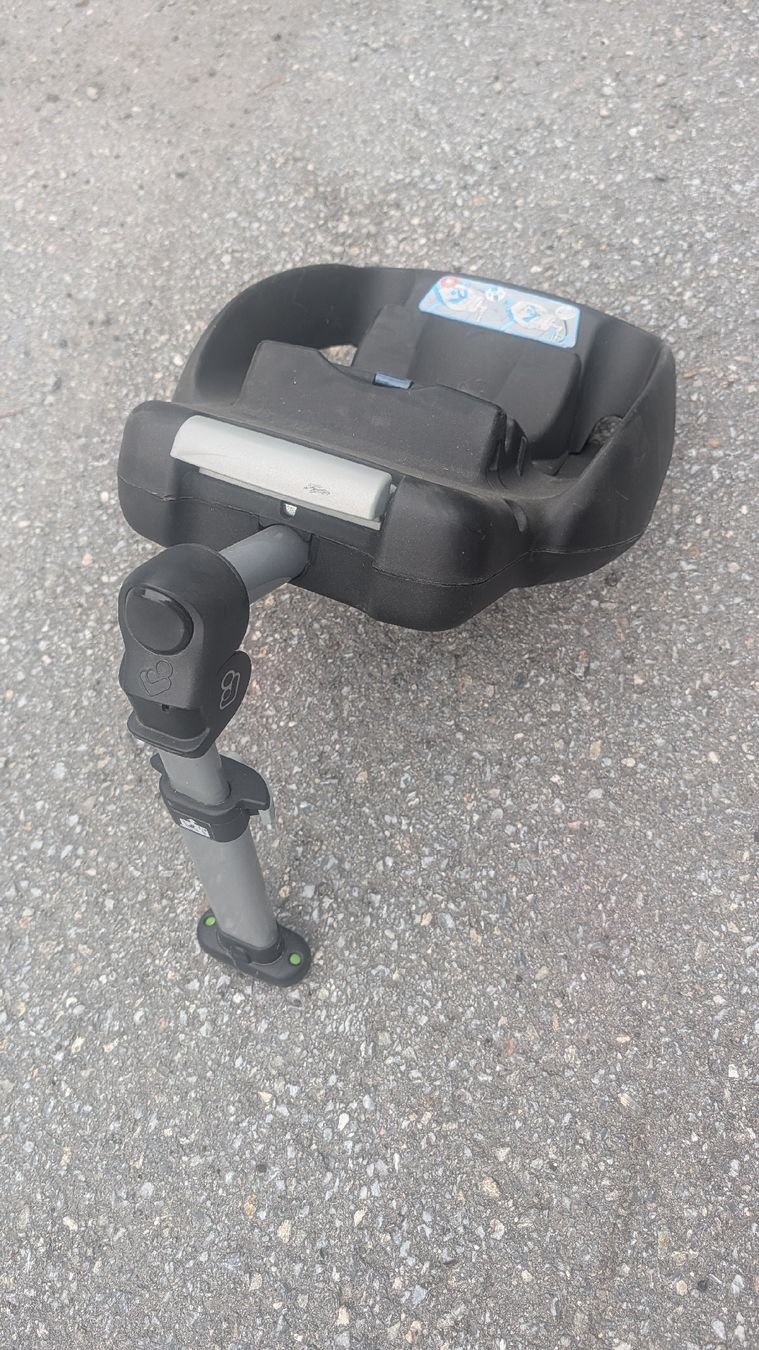 Maxi-Cosi Seggiolini per auto: Maxi-Cosi EasyBase 2 Kindersitz Basis gebraucht – Usato da Fieschertal venduto da Jann.b 1