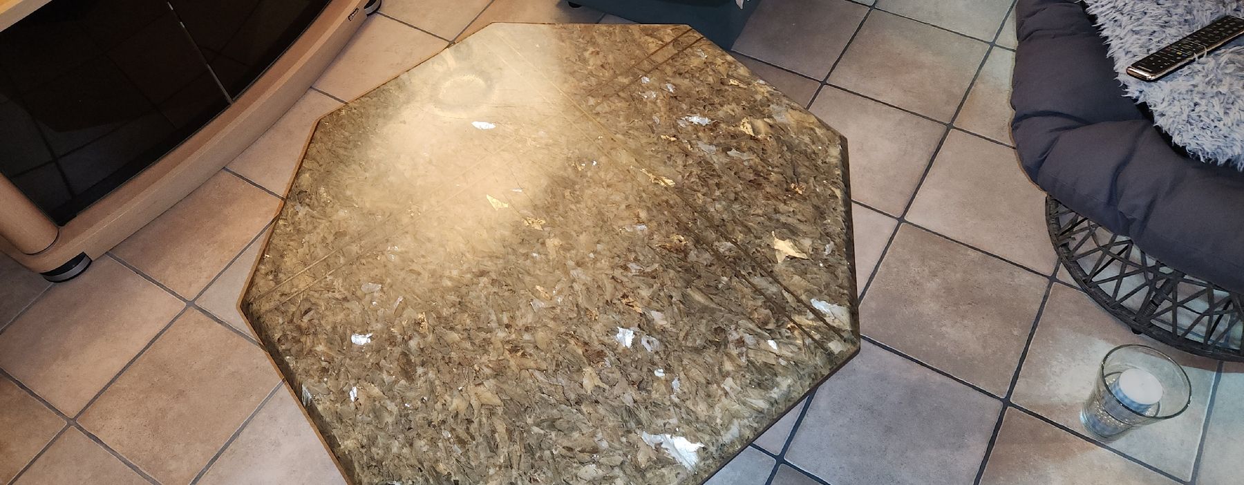 Tavoli: schöner 8 eck Stuben Tisch masiv – Usato da Oberwil BL venduto da Gismo14 1