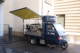 Piaggio APE TM 703 Kaffeemobil – Werbeträger für die Stadt