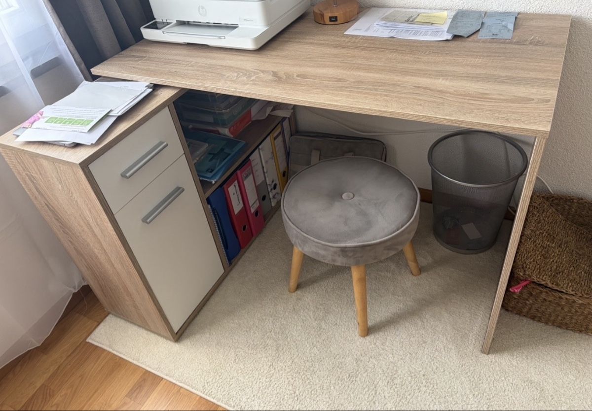 Schreibtische: Bürotisch – Gebraucht aus Balgach von Miisarah
