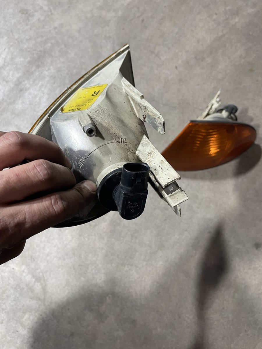 BMW Toutes les pièces auto: Blinkerleuchten E46 li+re – D'occasion à Gossau SG par Daenuel 2