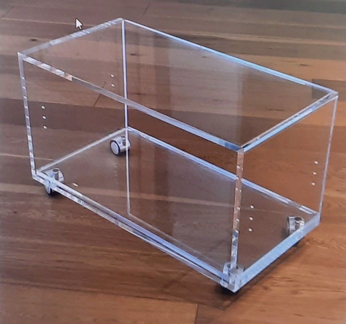 Mobili TV: Fernseh- / Beistelltisch aus Acrylglas – Nuovo (secondo la descrizione) da Zizers venduto da Nicole_Dickenmann