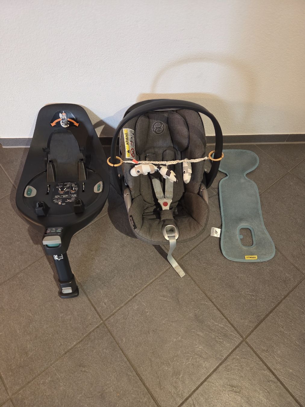 Cybex Seggiolini per auto: Cybex Babyschale inkl. Basis & Sonnenschutz – Usato da Bassersdorf venduto da M_Schuler
