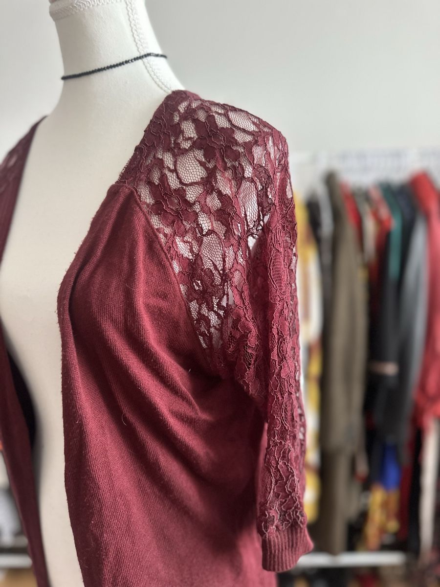 Jacken: Hübschre Strickjacke mit Spitze – Gebraucht aus Zürich von PuraVida111 1