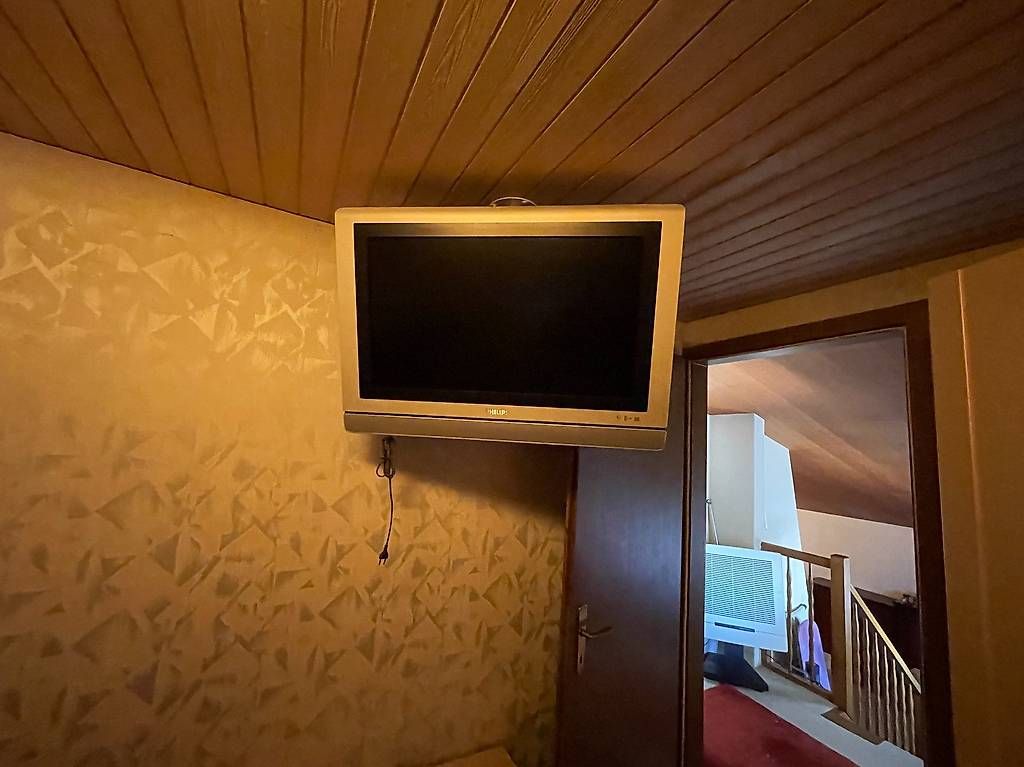 Fixations: TV mit Deckenhalterung – D'occasion à Winterthur par Erich48