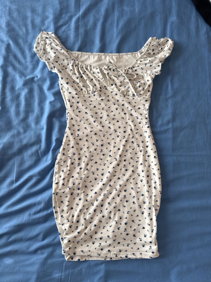 H&M Kleider: Robe H&M – Neu (gemäss Beschreibung) aus Reconvilier von cat_7vnz