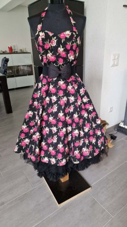 Neckholderkleid / Tanzkleid weit schwingend