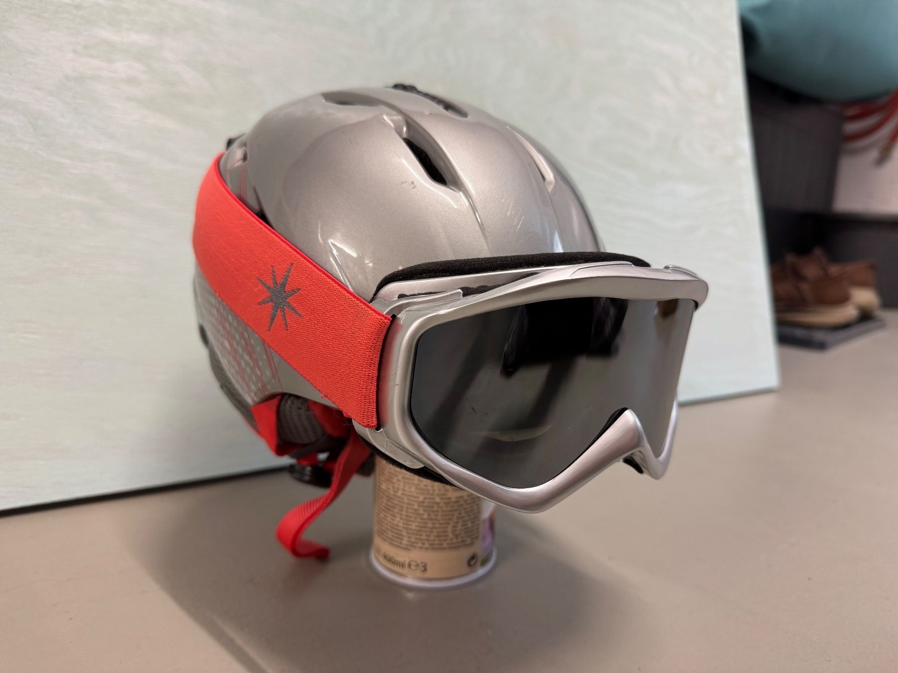 Caschi: Kinder Skihelm XS/S mit Brille – Usato da Dörflingen venduto da Struxure