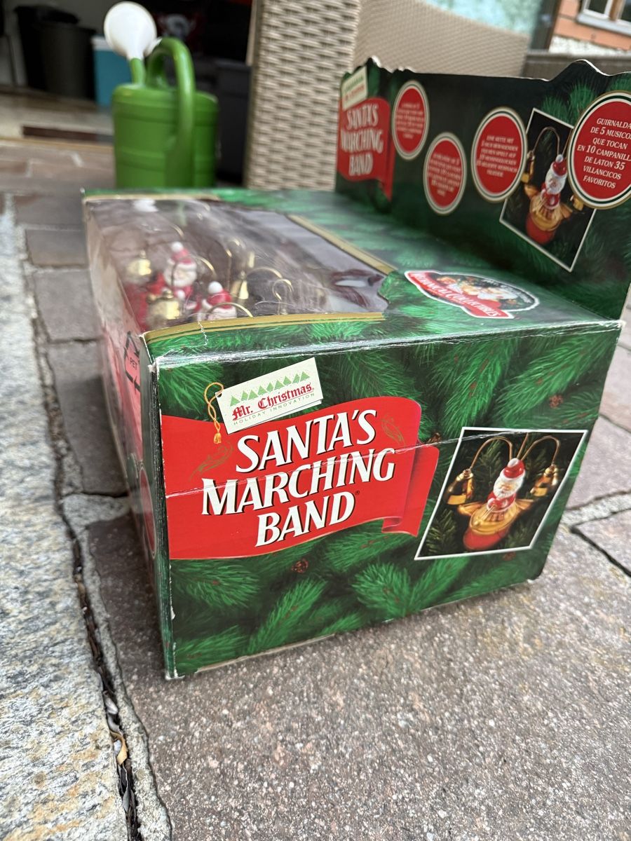 Tutte le decorazioni: Mr. Christmas Santa's Marching Band – Usato da suhr venduto da qwertzu04 4
