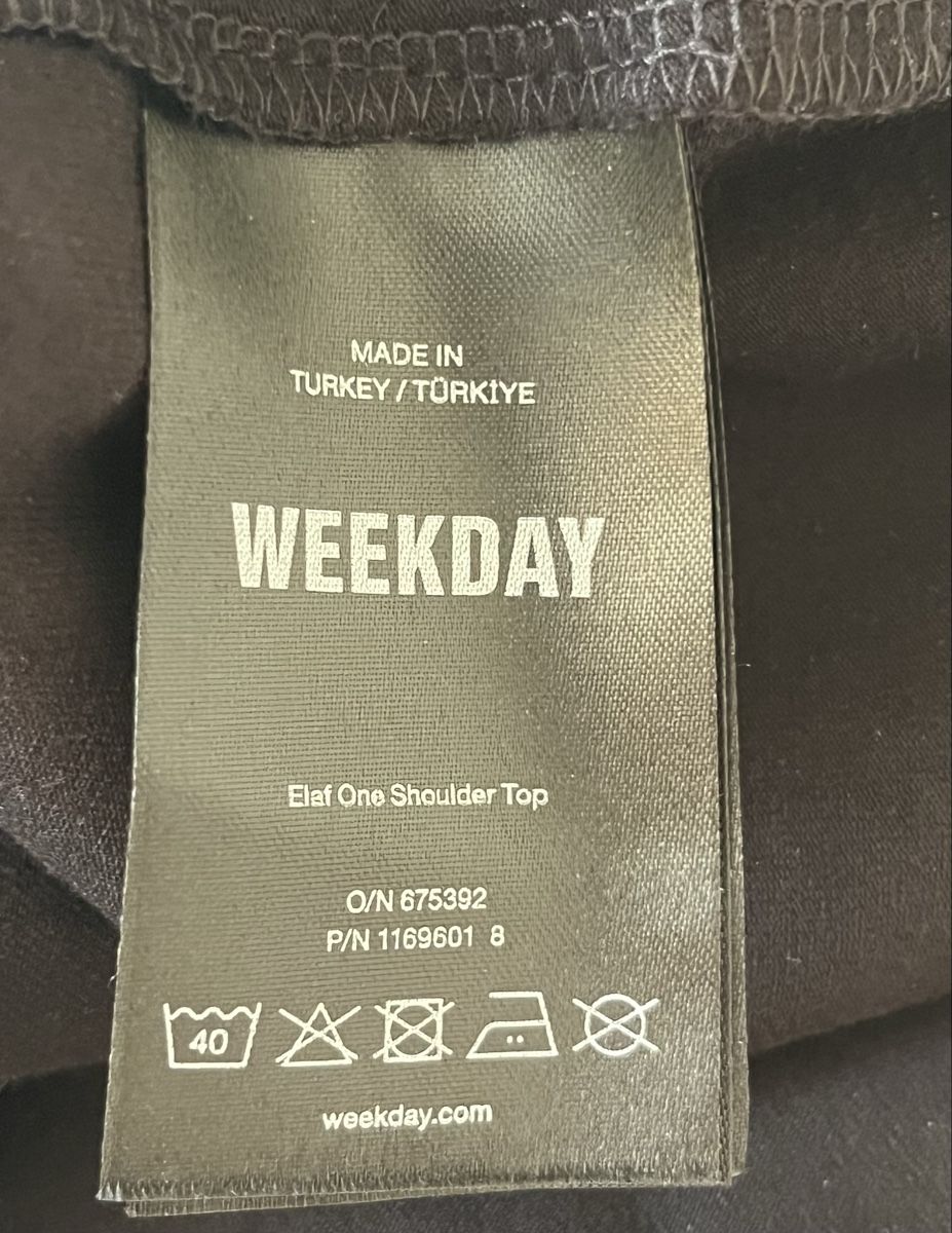 Weekday Top: Weekday Top, S – Nuovo (secondo la descrizione) da Zumikon venduto da nata_sells 2