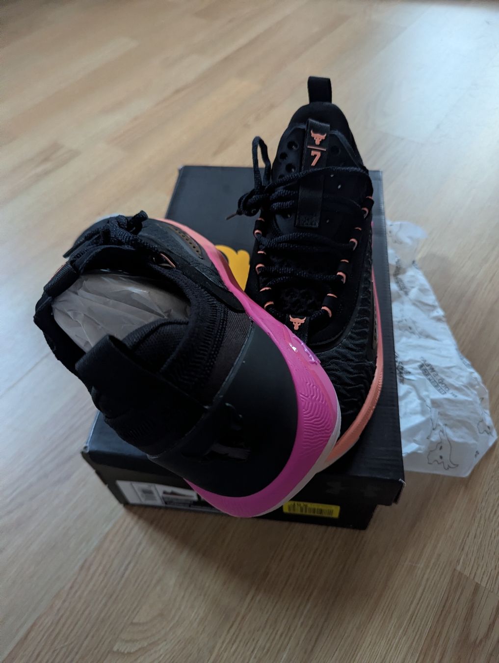 Under Armour Scarpe da uomo: Under Armour Project Rock 7, Grösse 44, Neu! – Nuovo e nell'imballaggio originale da Laufen venduto da Happi121 2