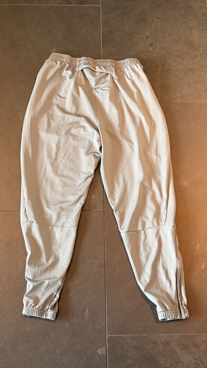 Nike Hosen: Nike Jogginghose - Grösse L – Gebraucht aus Dübendorf von kimi06_ 1