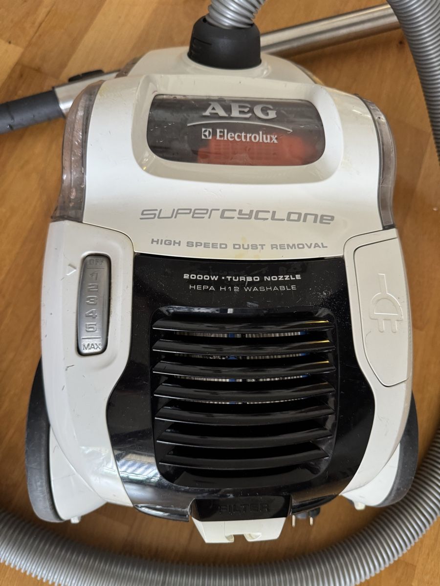 AEG Aspirapolveri & Accessori: AEG Electrolux Staubsauger Supercyclone Hepa-Filter – Usato da Greifensee venduto da Dawadendo0 1