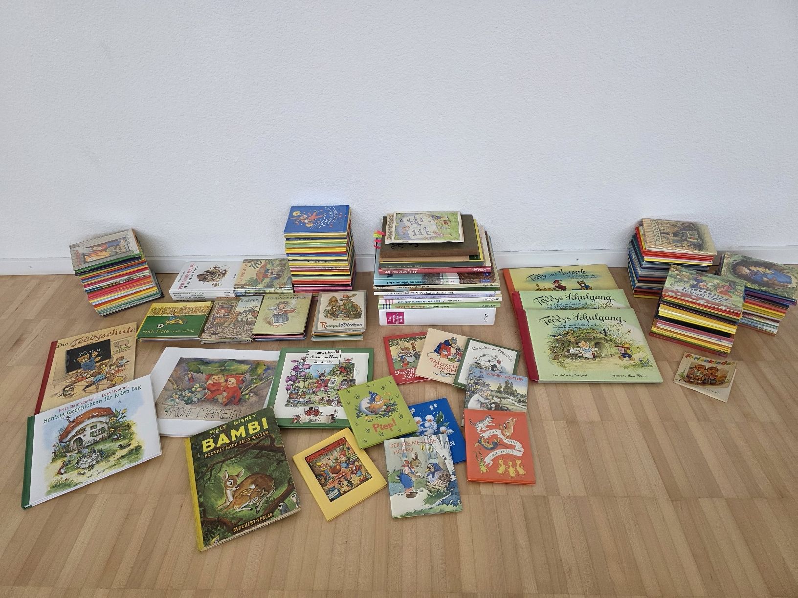 Bücher: Sammlung neuwertiger teils antiker Kinderbücher – Neu (gemäss Beschreibung) aus Uster von Cruleye
