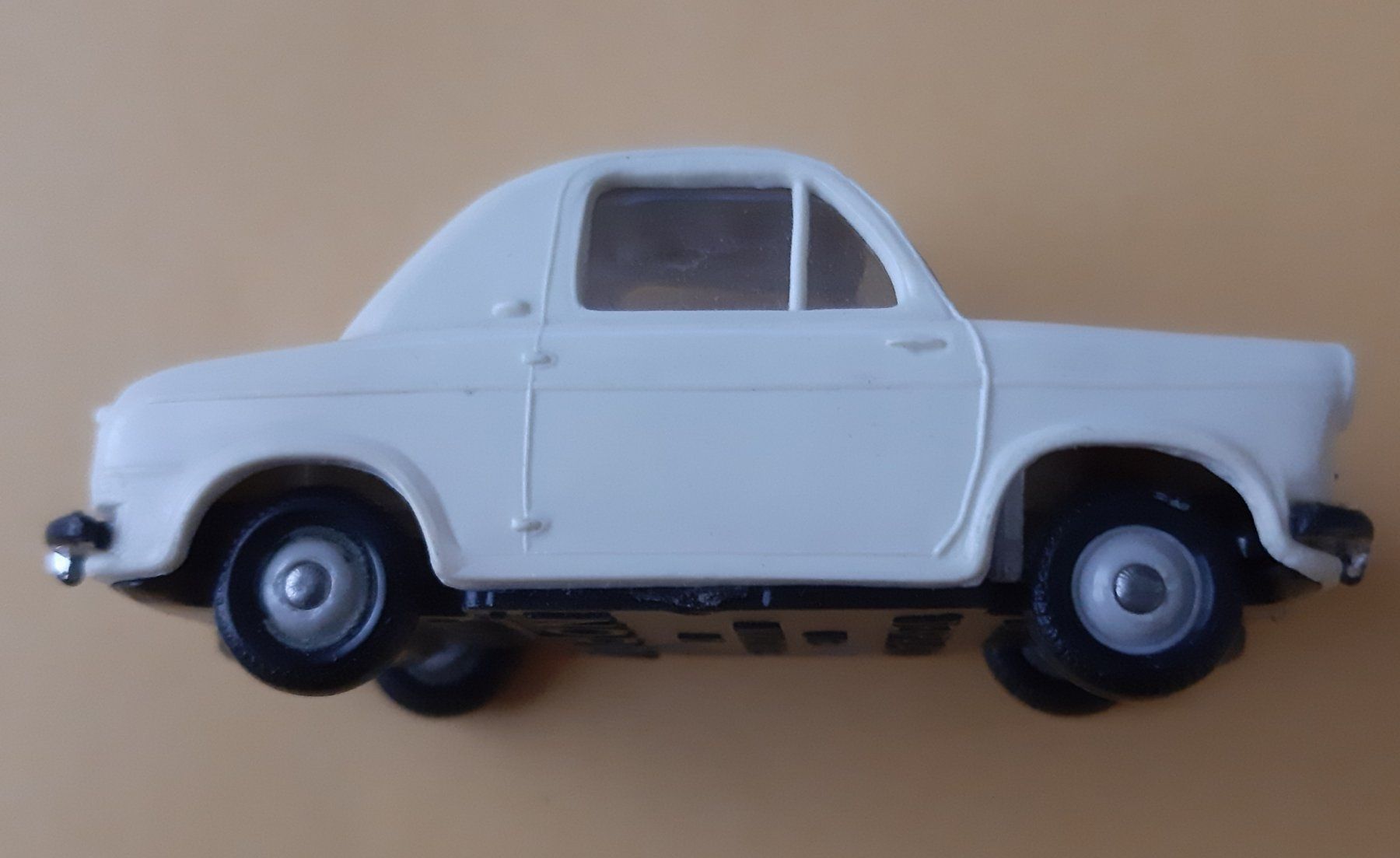 Norev Modellini d'auto: Norev No.18 VESPA 400 Piaggio – Usato da Schenkon venduto da Elbarto007