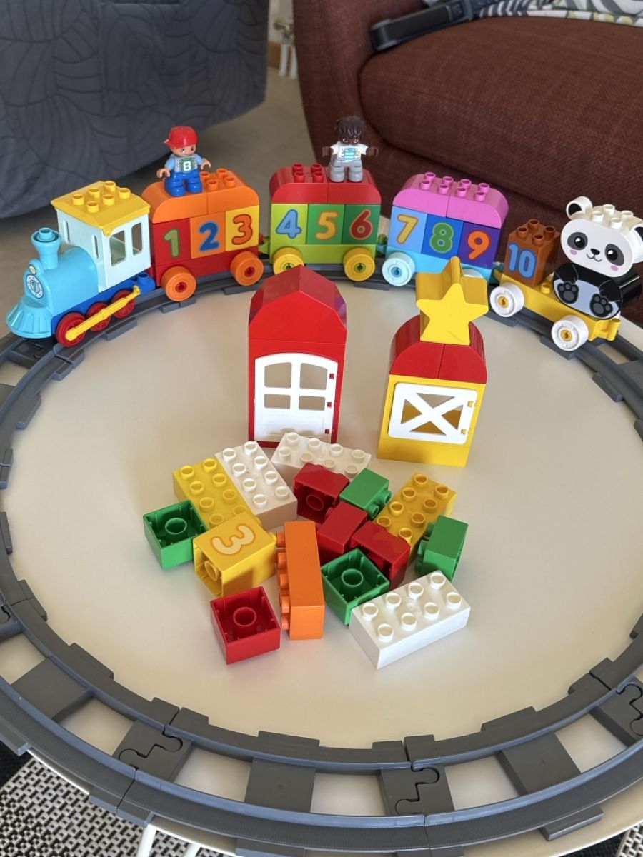 Lego Baukästen: Lego Duplo train set with figures and accessories – Gebraucht aus Lausanne von pabernard 1