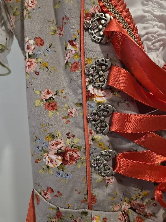 Kleider: Dirndl Gr.42/44 – Gebraucht aus Gretzenbach von cwyser 2