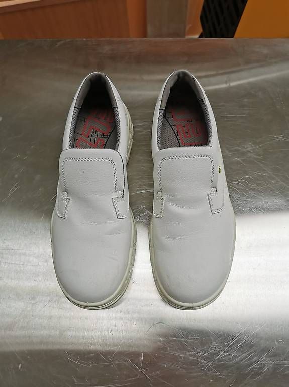 Scarpe da uomo: Chaussures et pantalons pro agroalimentaire – Usato da St-Aubin FR venduto da sme_nw6w