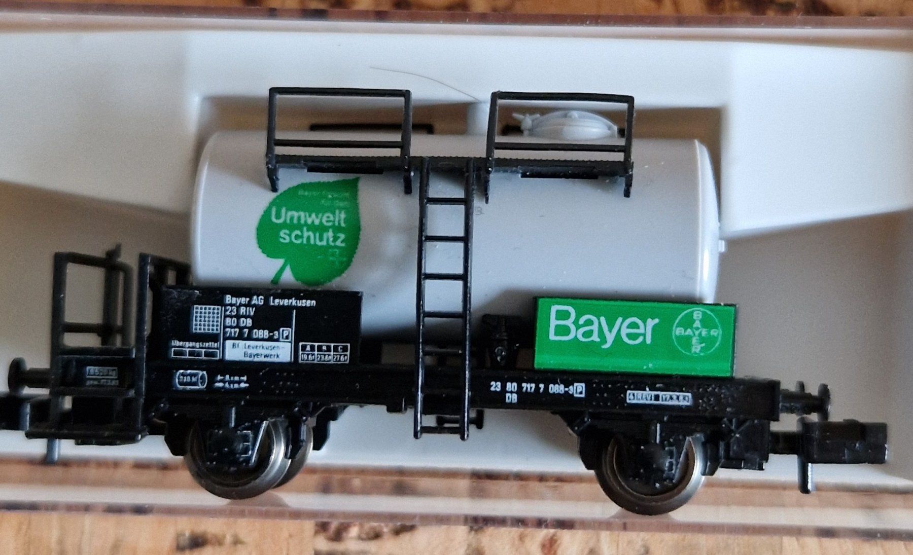 Fleischmann Modellini di ferrovie: 4 Wagons citernes fleischmann N – Nuovo (secondo la descrizione) da Tavannes venduto da Jacksonhmc 2
