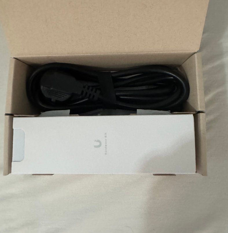 Ubiquiti Hubs & Switches: Ubiquiti UniFi Switch Pro-24 PoE – Gebraucht aus Winterthur von Noahdg23 5