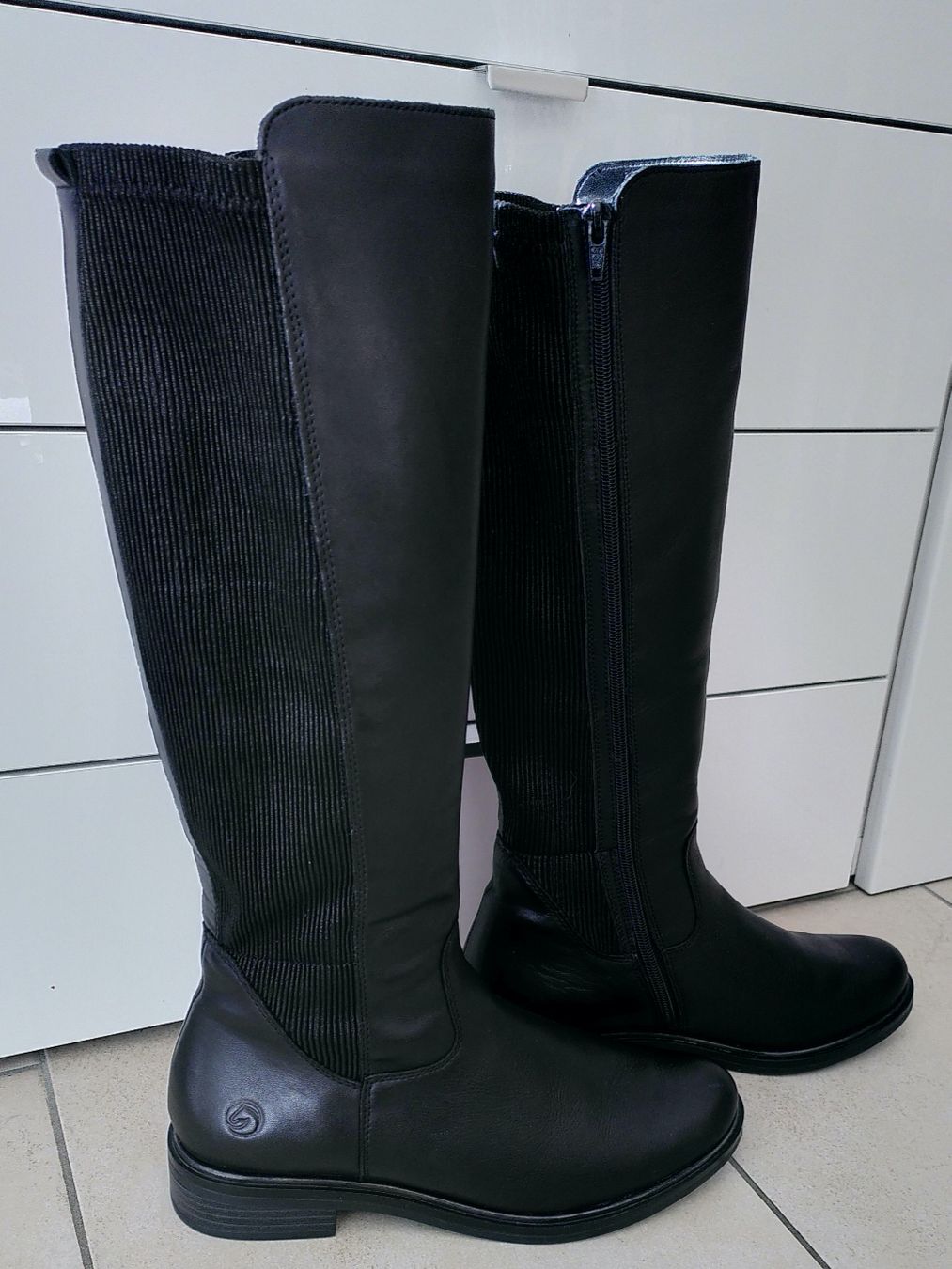 Scarpe da donna: REMONTE Lederstiefel, schwarz Gr. 40 – Nuovo (secondo la descrizione) da Brugg AG venduto da olamim