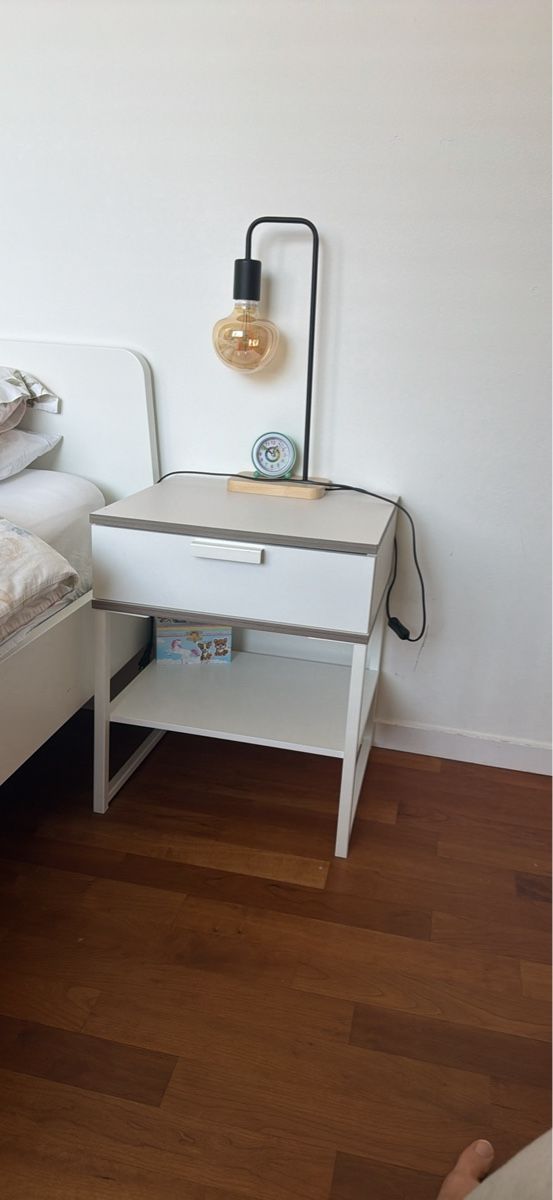 Ikea Tables de nuit: Ikea bed side table – D'occasion à Herrliberg par mel_7gs8