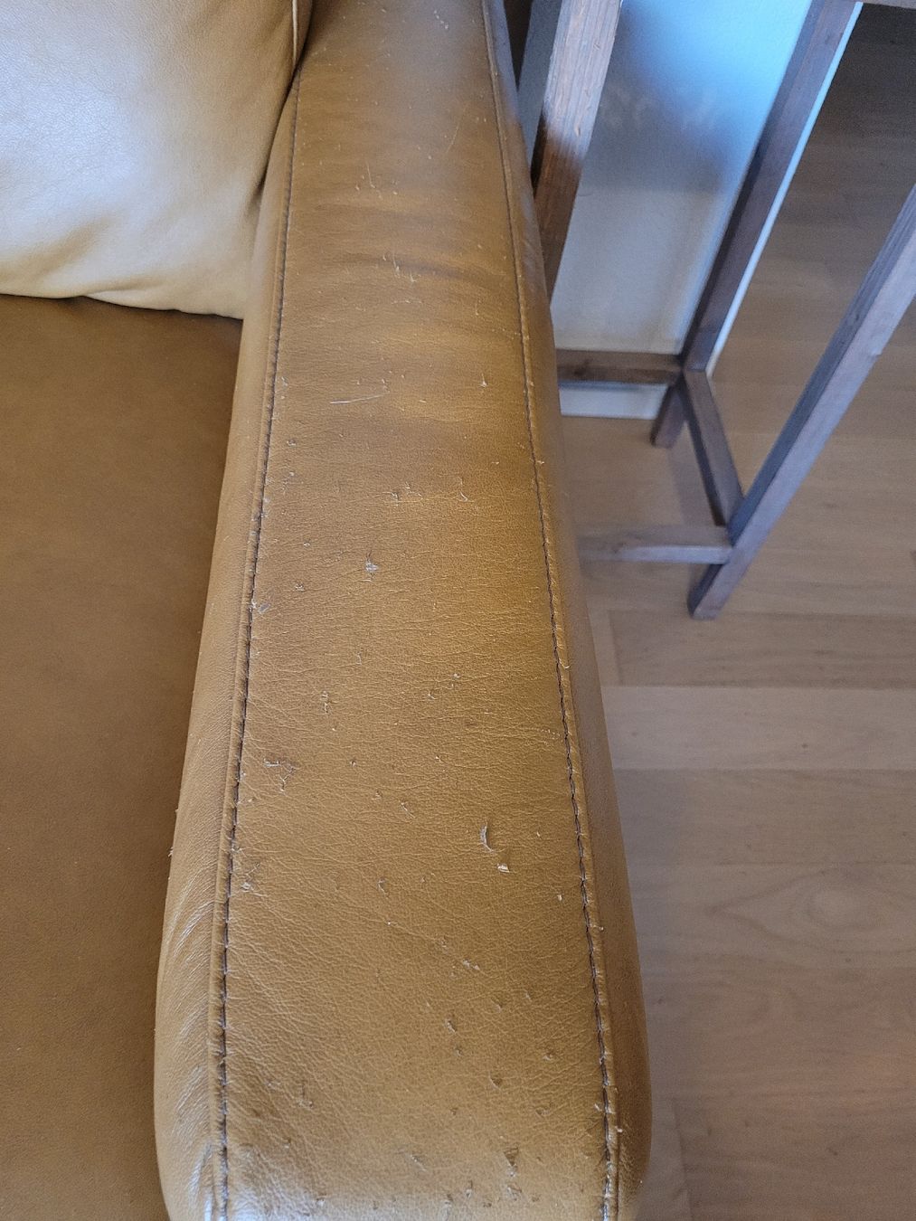 Divani: Ledersofa mit Recamière und Hocker – Usato da Solothurn venduto da Hermine9 5
